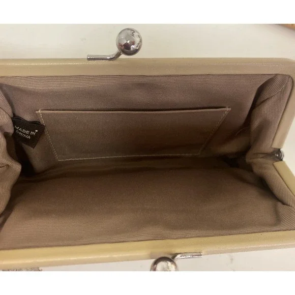 Vintage COACH Soho Kisslock Cosmetic Bag Purse Beige Pebbled Leather Y2K Read - Picture 4 of 7